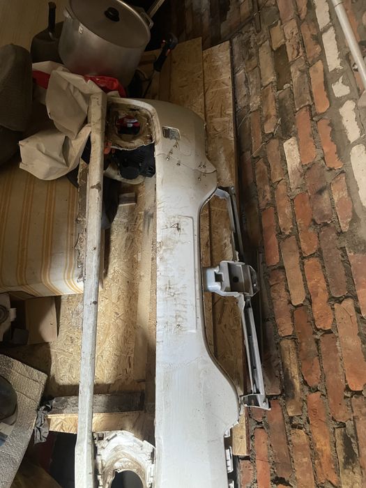 продам бу бампер от рено логан