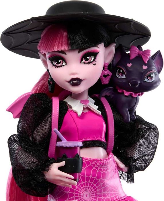 Кукла Дракулаура из Monster High с питомцем — котом-летучей мышью