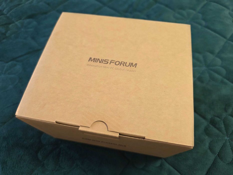 Mini PC UM880 Plus, Ryzen 7 8845HS, Radeon 780M 32GB DDR5, 1TB SSD