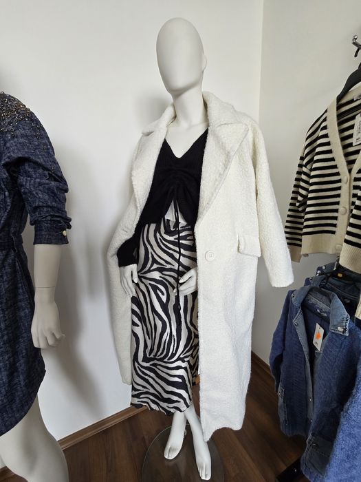 Ново черно и бяло дамско оувърсайз палто
