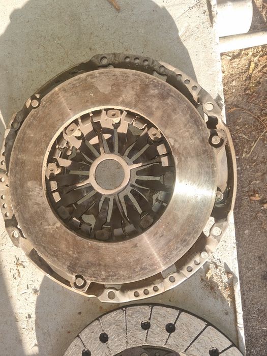 Продавам  съединител комплект за тойота рав4 2.2  136к