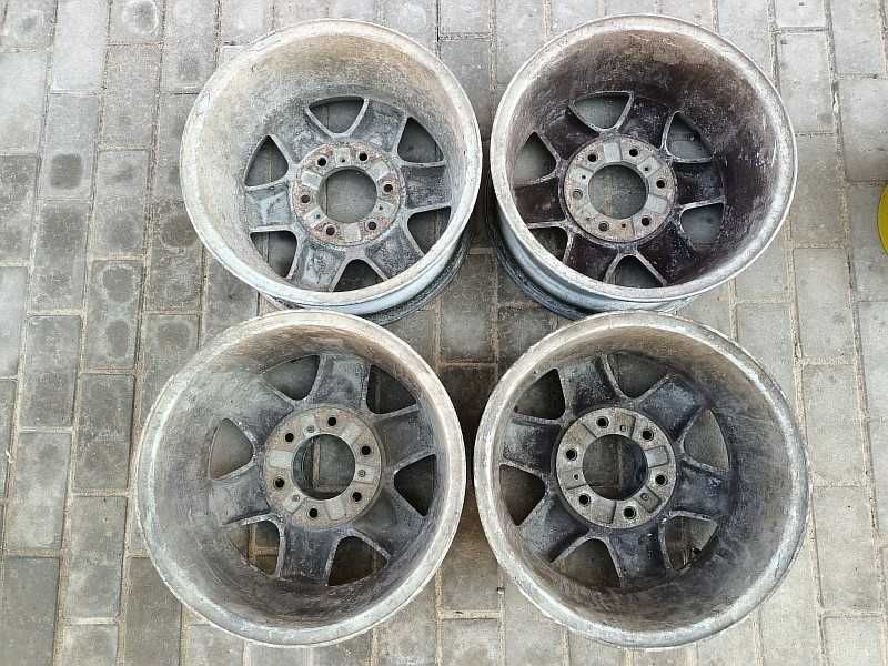 Продам оригинальные легкосплавные диски на Opel Frontera