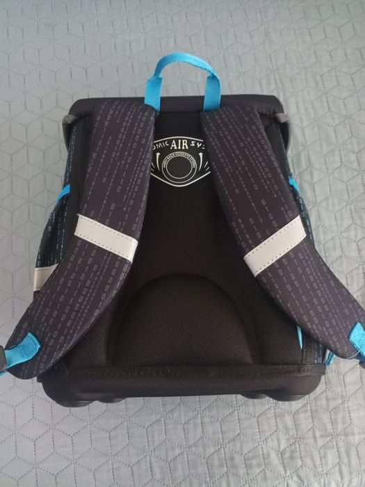 Нова ученическа раница Street и пълен несесер на същата марка