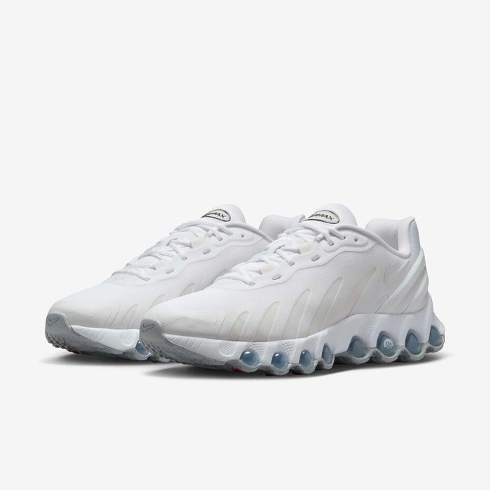 Nike DN8 triple white.
