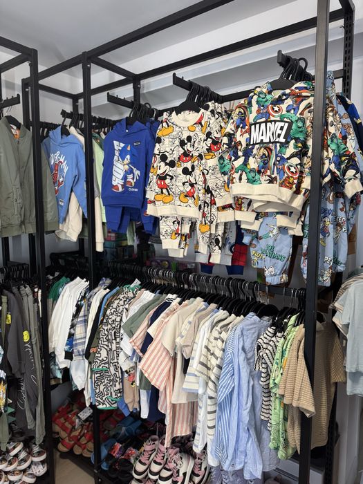 Stenduri metalice negre