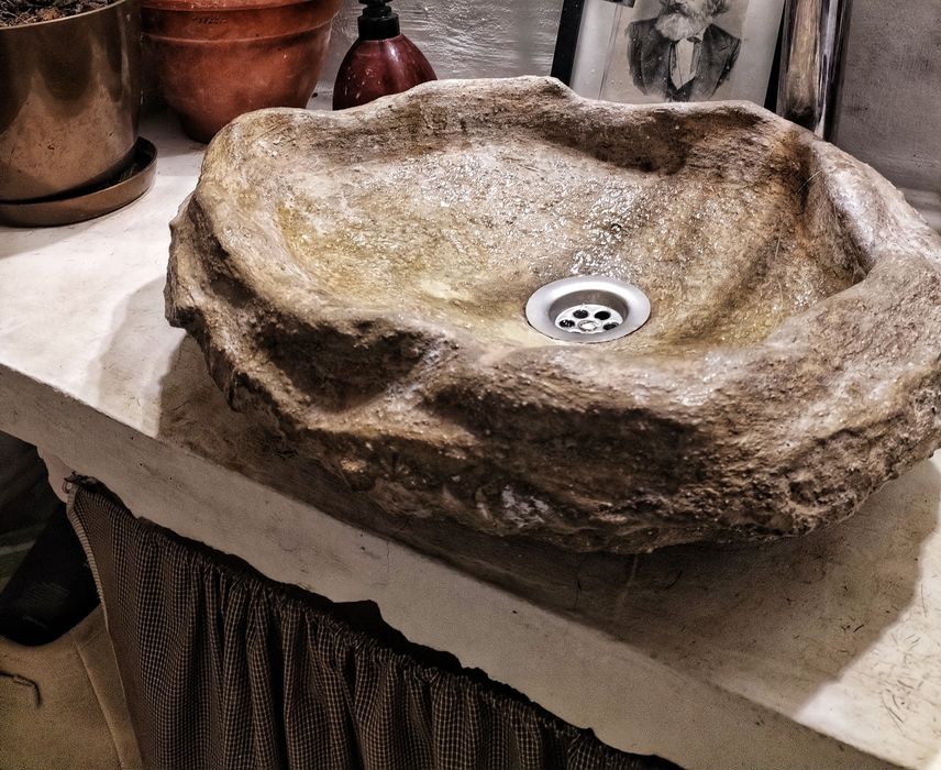 Ръчноизработена циментова мивка