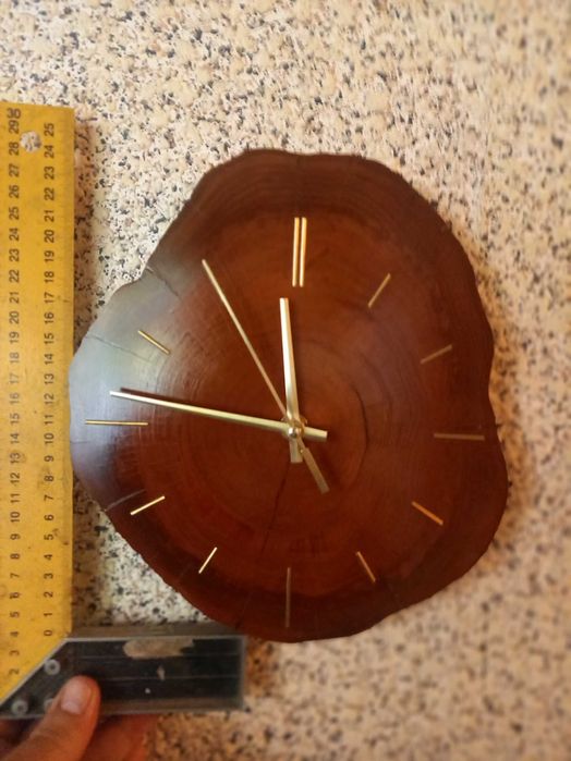Стенен часовник от масивно дърво, ръчна изработка