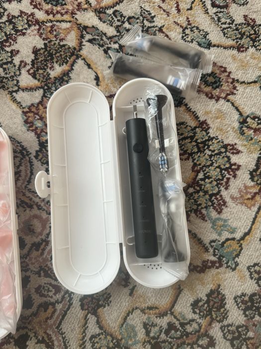 Электрическая зубная щетка