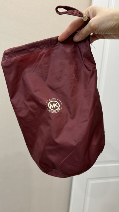 Продам фирменную куртку Michael Kors