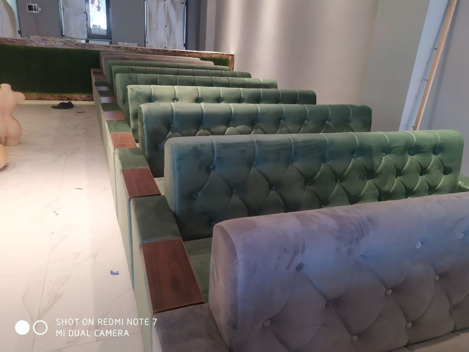 Kafe va restaranlar uchun yumshoq mebellar.