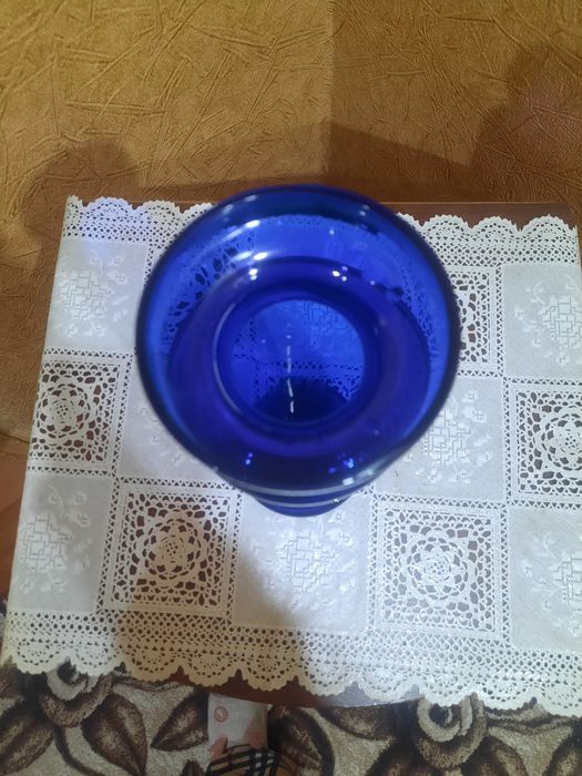 Коллекционная, винтажная ваза из кобальтового стекла в стиле «Mary Gre