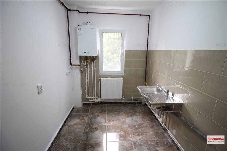 Proprietar ofer spre închiriere apartament 2 camere semi-decomandat