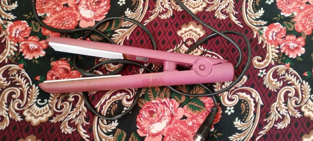 Продаётся фены и утюги для волосы.