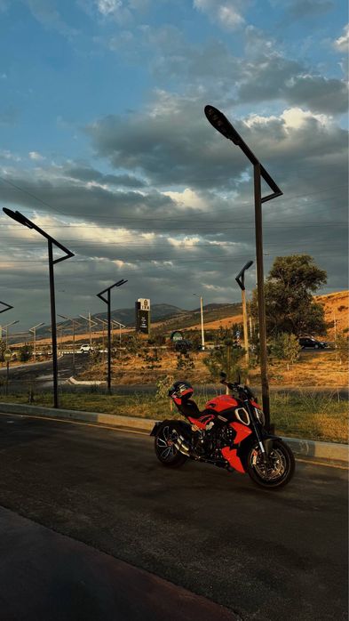 Ducati Diavel V4 (Italy)