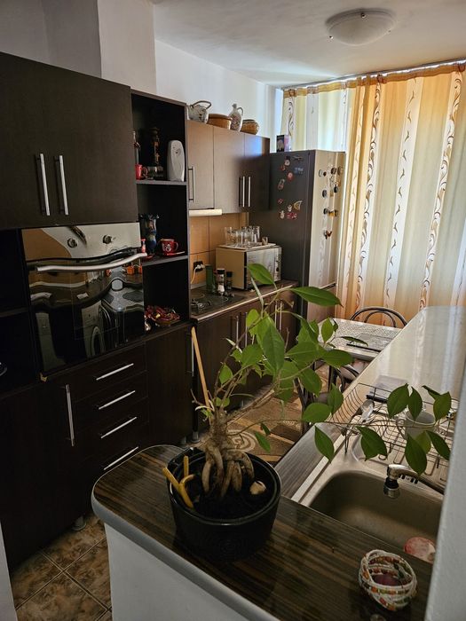 Închiriez ap 4 camere BLV. Dacia