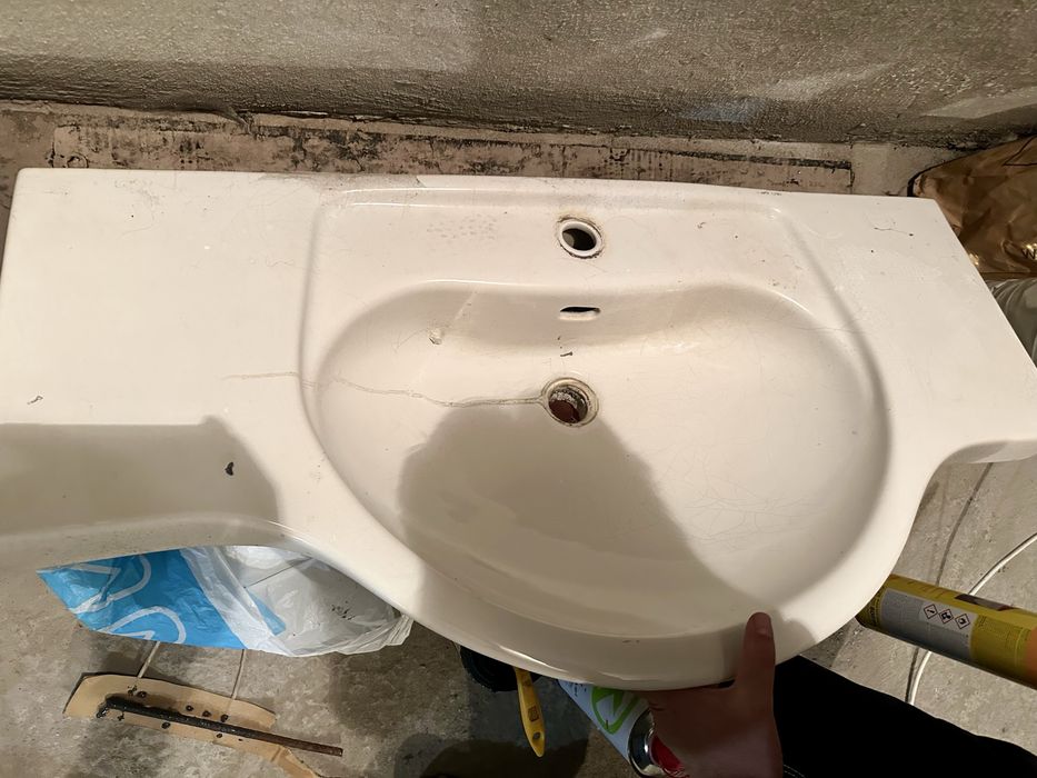 Шкаф за баня с умивалник