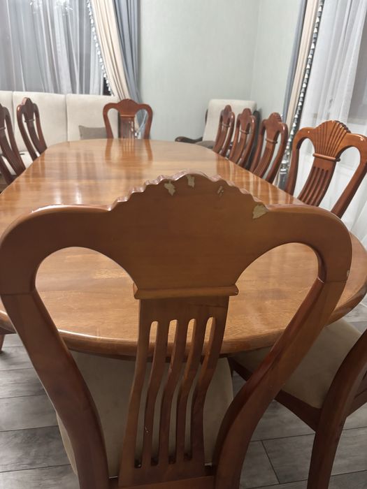 Продается стол с стулями