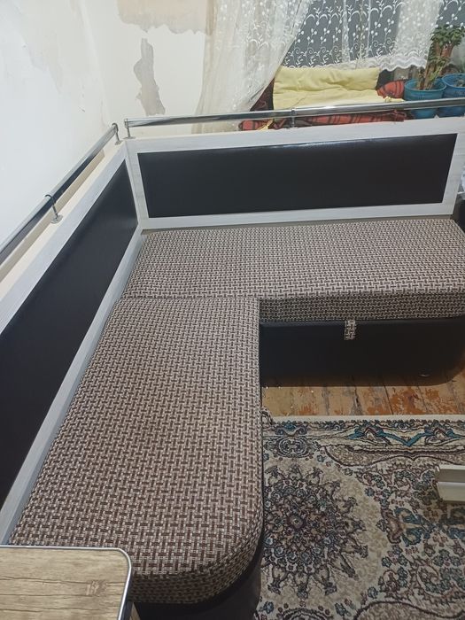 кухонный уголок в хорошем состоянии