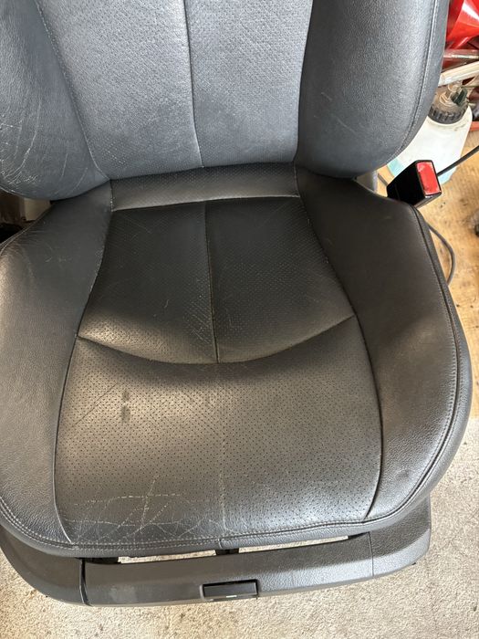 Предни кожени седалки за w211 пълен ел