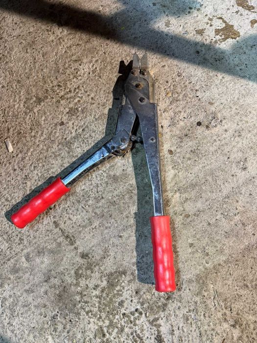 Cleste profesional manual pentru asamblare si sertizare conectori
