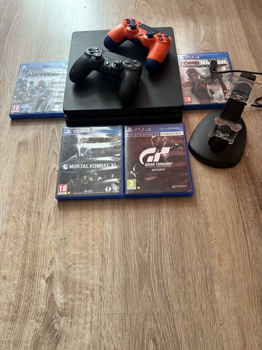 PS4 slim  1TB + 2 джойстика и игри