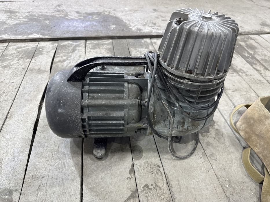 Компрессор воздушный советский рабочий