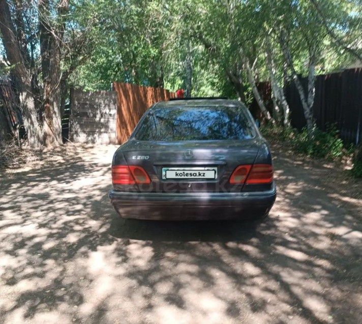Продам мерседес 210