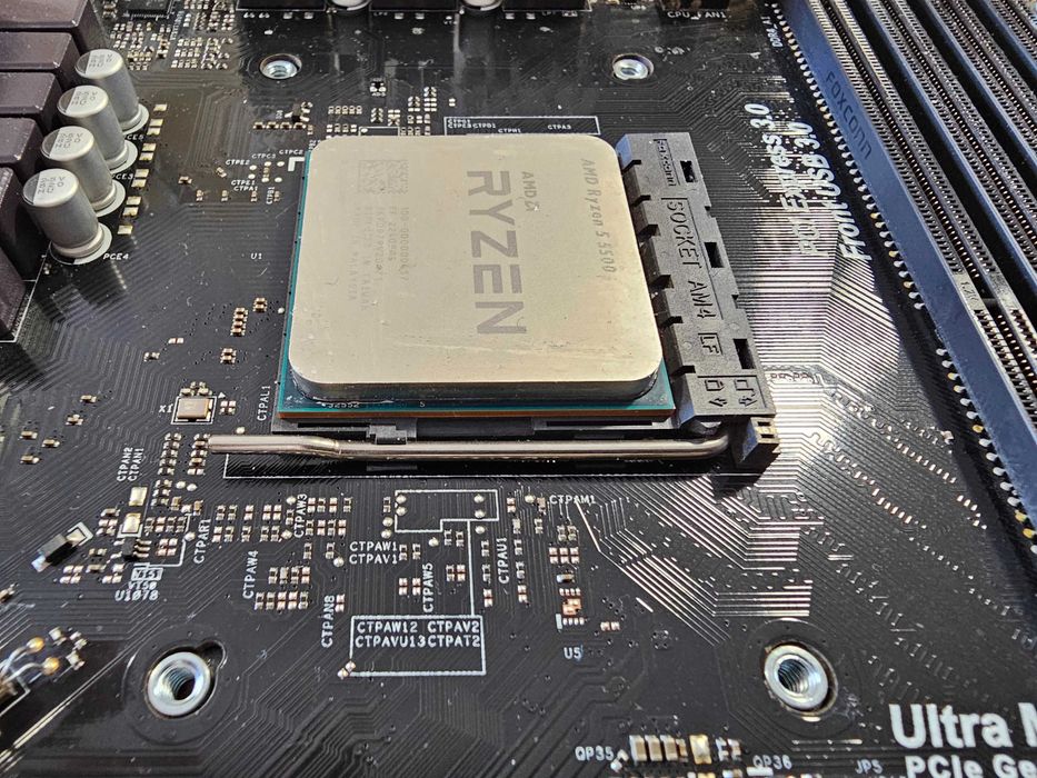 Комплект крепежи + планка за AMD сокет AM4 (за процесори Ryzen) |Bracket | Backplate | motherboard