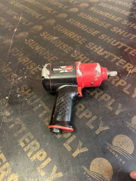 Гайковерт на въздух Профи серия в кашон перфектно техническо състояние