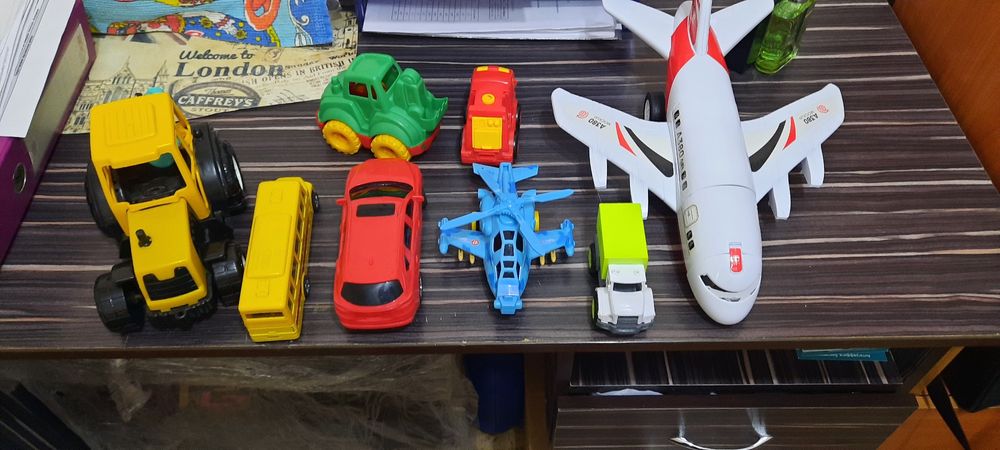 Игрушки фигурки, черепашки и другие