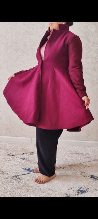 Демисезонный Кизлар пальтолари сотилади