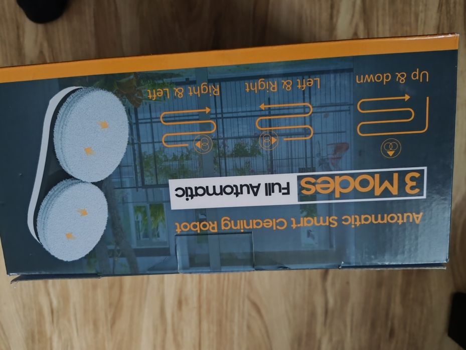 Robot șters geamuri