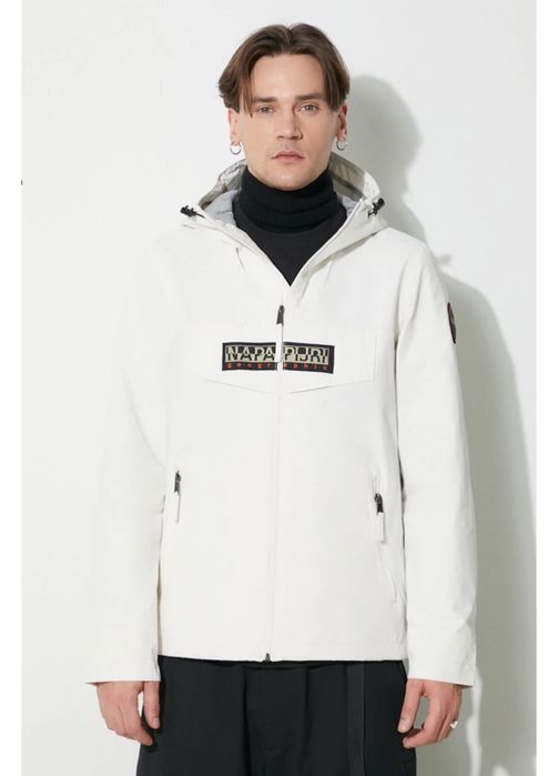 Продавам яке на napapijri