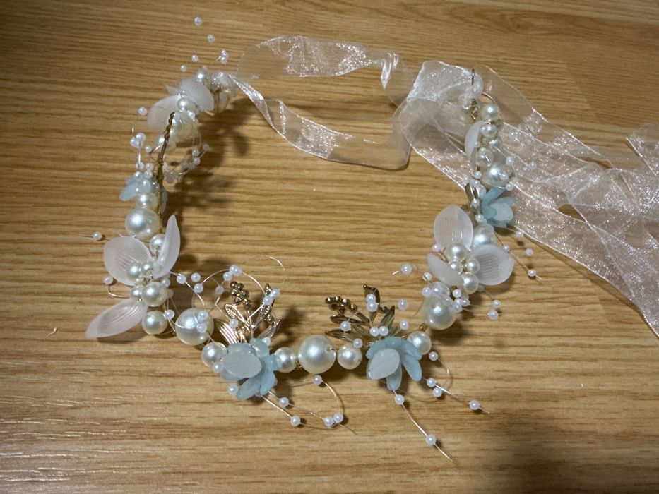 Елегантна диадема за коса