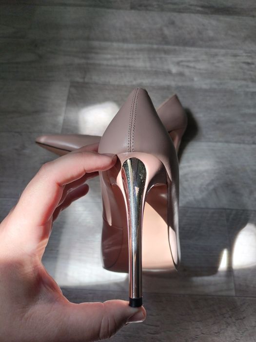 Продам Бежевые туфли