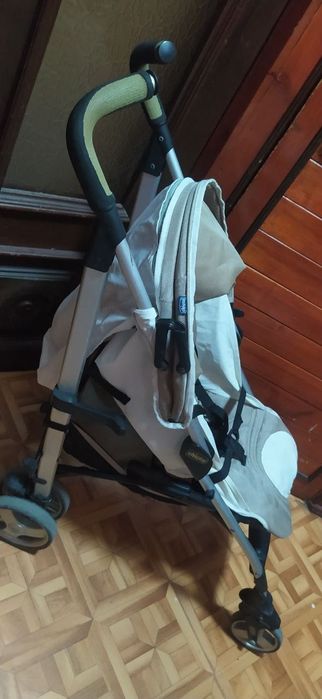Продаётся Коляска chicco