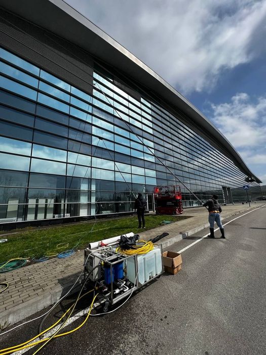 Мойка витражей и окон  в Астане