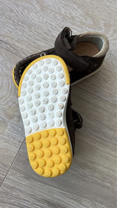 Sandale închise / papuci / mocasini copii mărime 19 cu scai / velcro