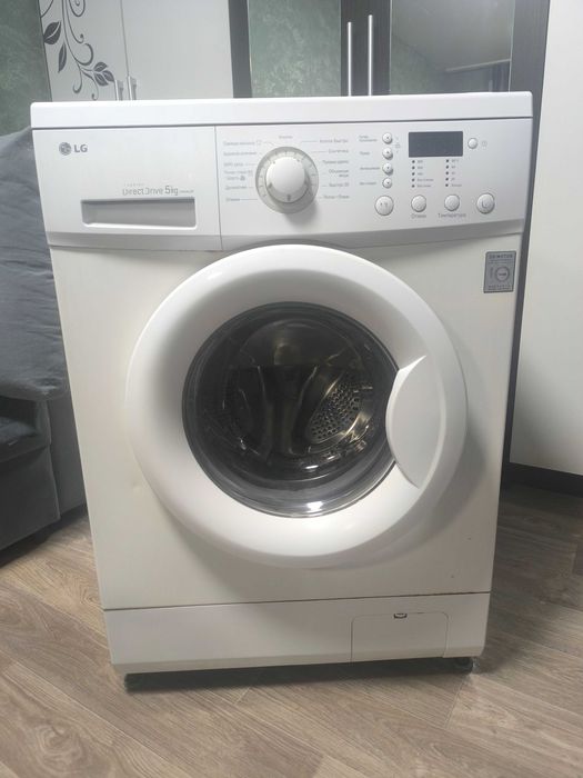 Продам машинку автомат б/у