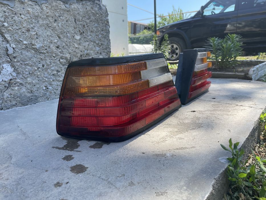 Продам задние фонари на W124 дорест