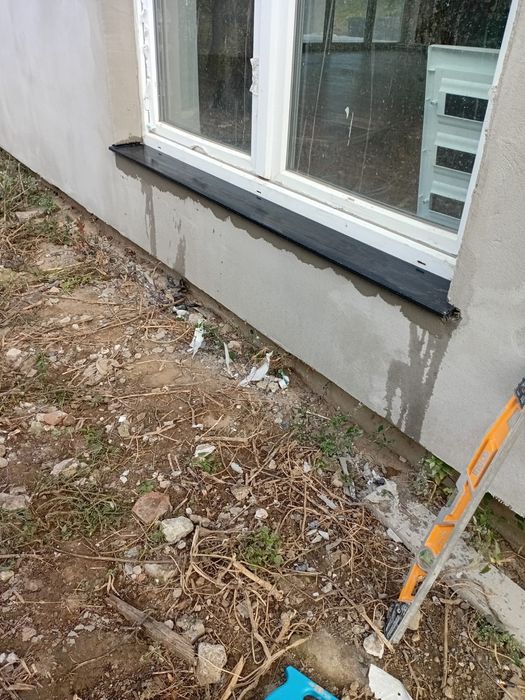 Fațade,  case la roșu,  gri , acoperiș, structuri,  betoane .