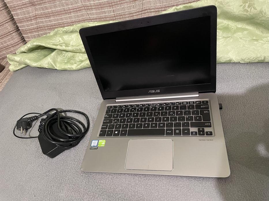 Asus UX310U Notebook PC