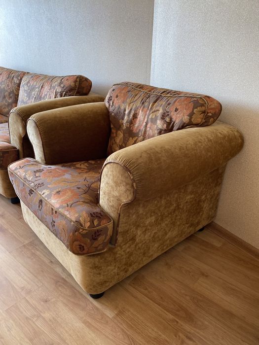 Продам диван + 2 кресла