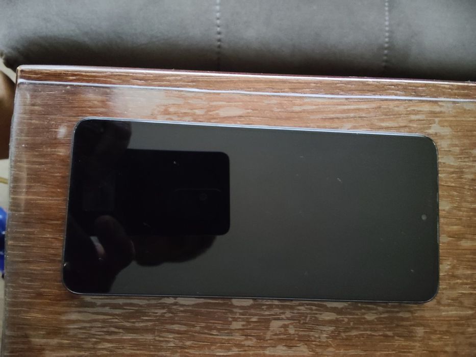 Телефон Xiomi Mi 11 i