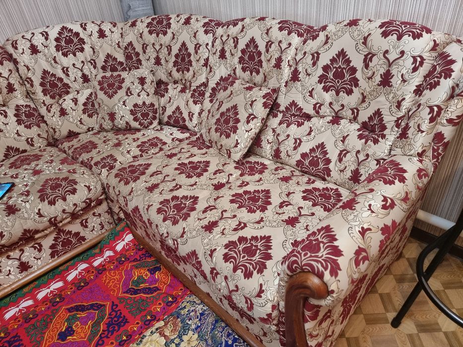 Диван сатылады срочно