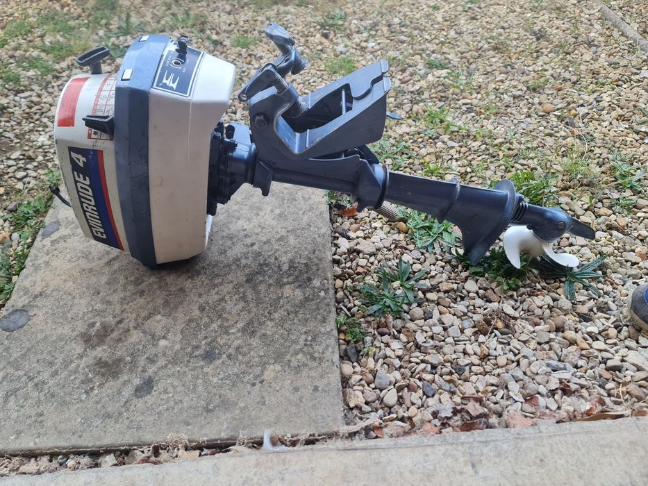 Надуваема лодка Wetline 260см с твърд под и двигател Evinrude 4к.с.