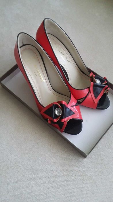 Обувь по тысячу тенге.