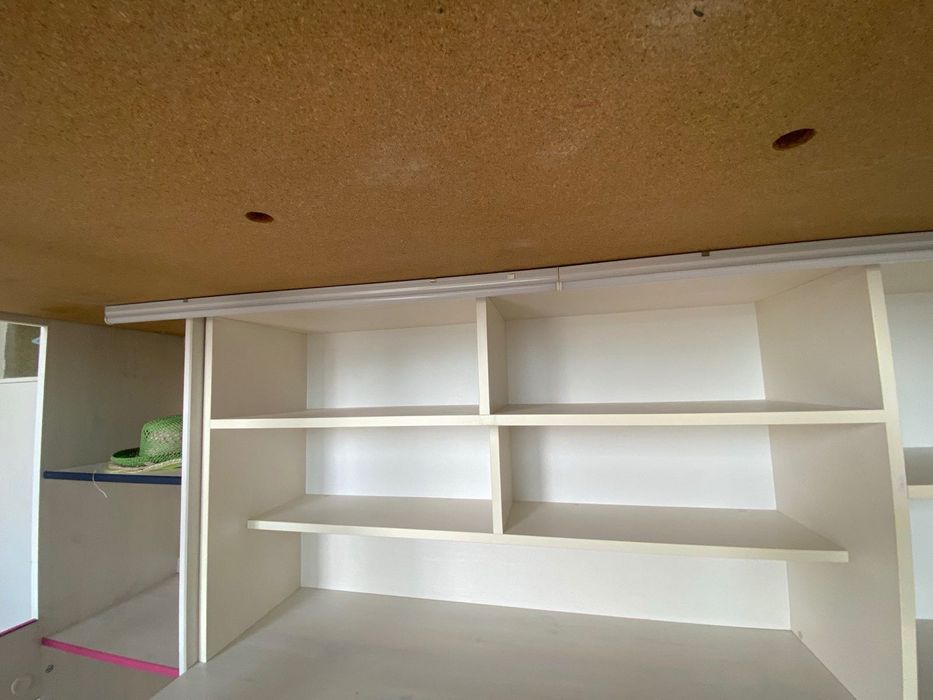 Юношеско легло с бюро, матрак, осветление, допълнителни рафтове, шкаф!