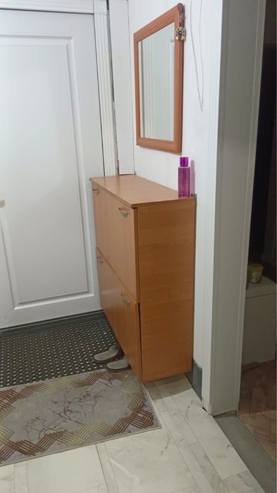 Продам обувницу с зеркало