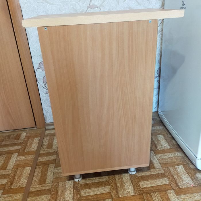Кухонная тумбочка с ящиками